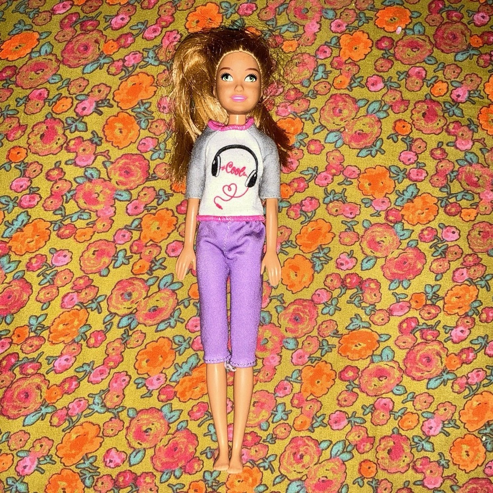 Stacie Barbie Sister Doll Blonde Hair Green Eyes 2010 Mattel Clothes Shirt Pants